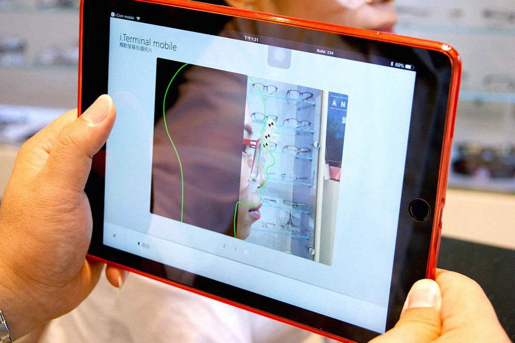 蔡司行動定位儀 i.Com mobile 亦可以完全透過 iPad 的操作來完成整個測量過程